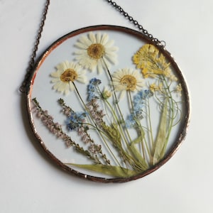 Pressed Flower Suncatcher Real Dried Wildflowers Botanical Wall Art Handmade Stained Glass Hanging Nature-Inspired Home Decor